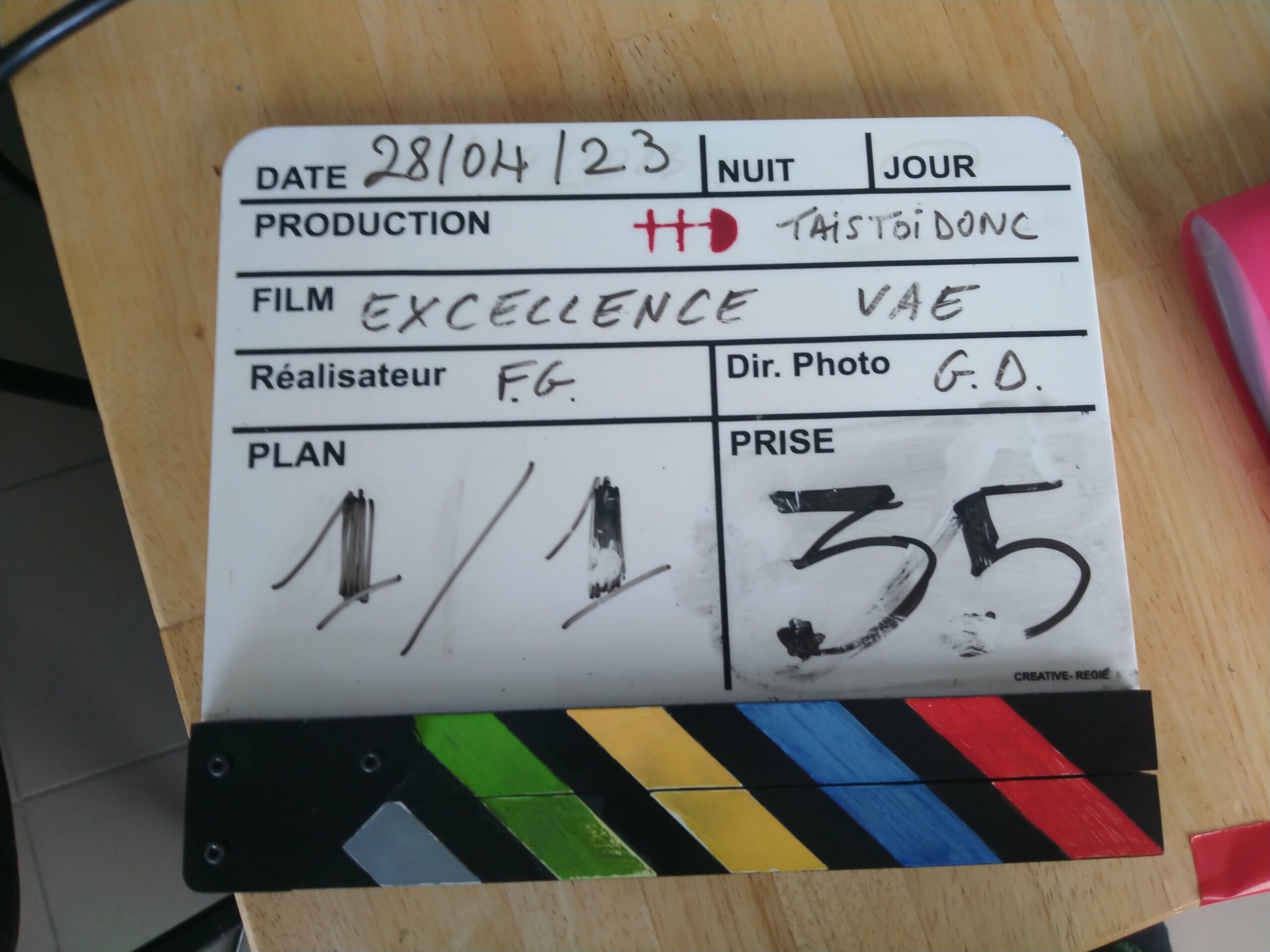 Clap de TaisToiDonc utilisé sur le tournage de la publicité de Excellence VAE diffusée sur les chaînes du groupe M6.